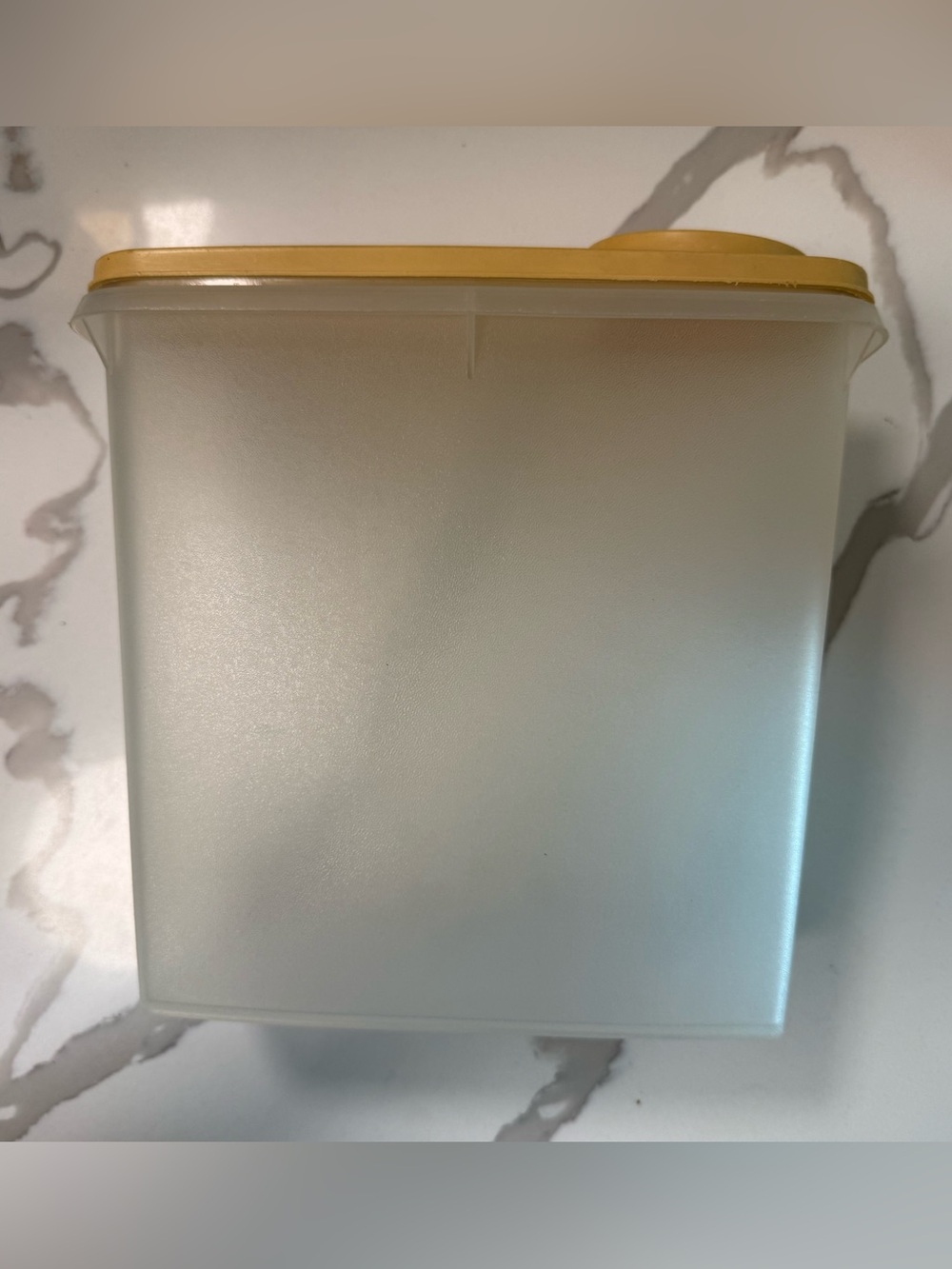 Vintage Tupperware Cereal Keeper 469-9 Almond Lid Pour Storage Container EUC